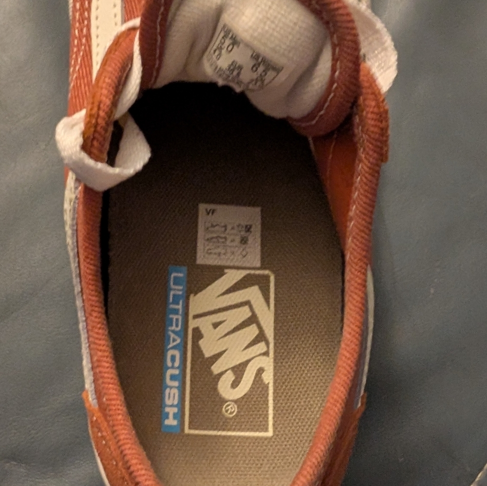 Vans - Picture 3 of 5